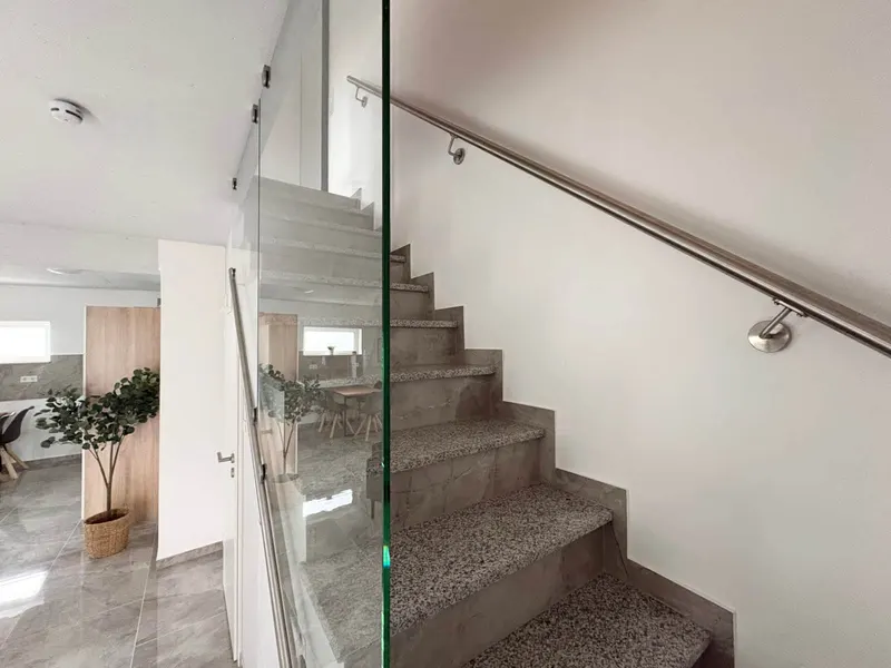 Treppe ins Obergeschoss
