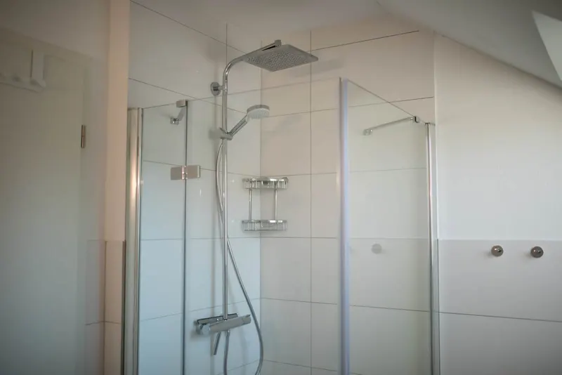 Dusche mit Regenbrause